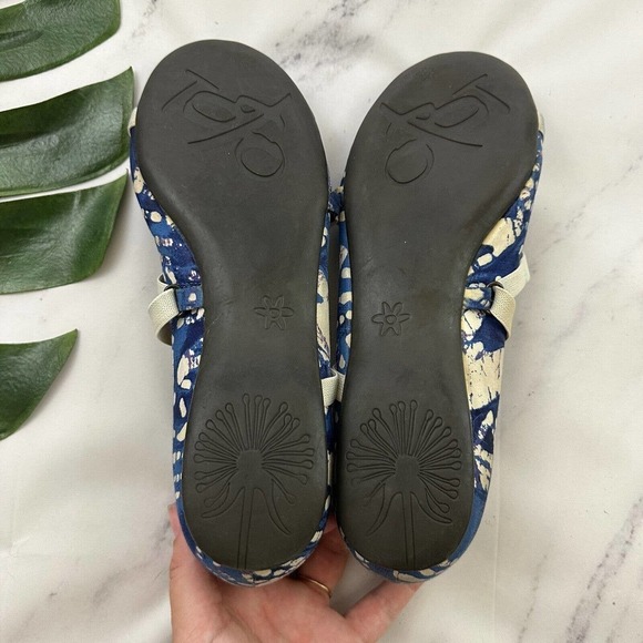 OTBT Womens Park City Strappy Ballet Flats Size 10 Blue White Shabori Print - Picture 6 of 7